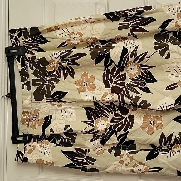 Briggs Women's Floral Cropped Pants - Picture 8 of 13